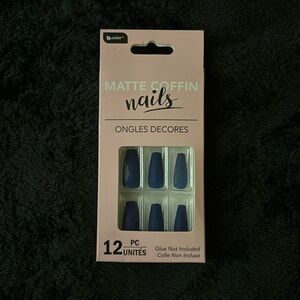 Matte blue glue on coffin nails
